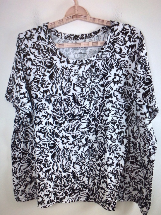 Catherines Tops - Catherines Black & White Floral Scoop Neck Short Sleeve Tee